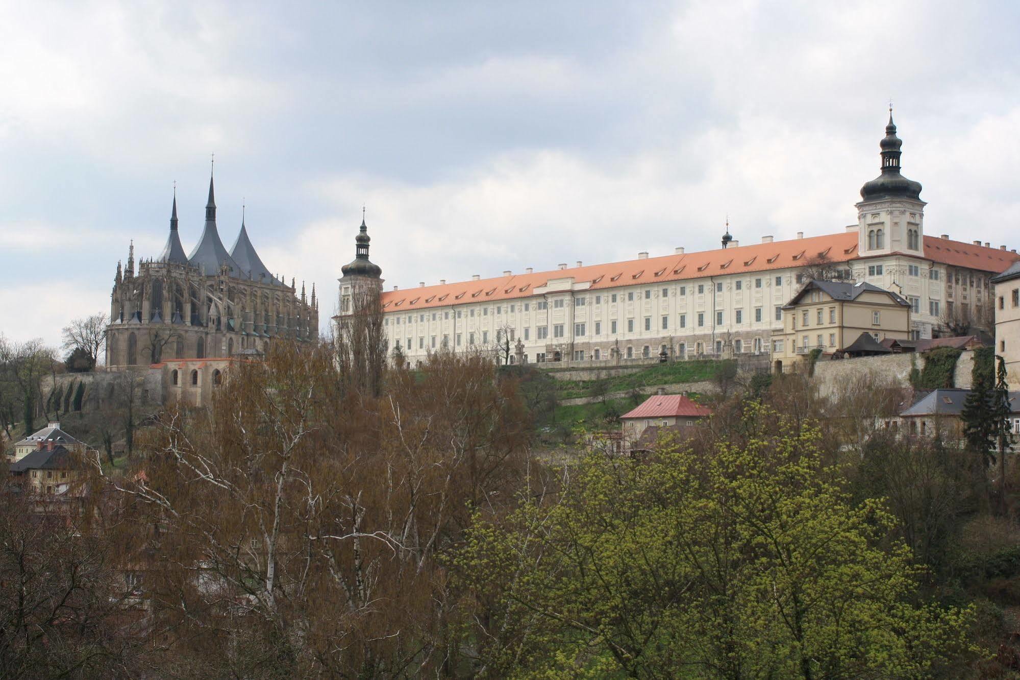 Hotel Mědínek Old Town Kutná Hora Exterior foto